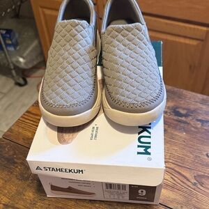 New Staheekum Women's Quilted Slip On Shoes Breathable Mesh Cushioned Size 9